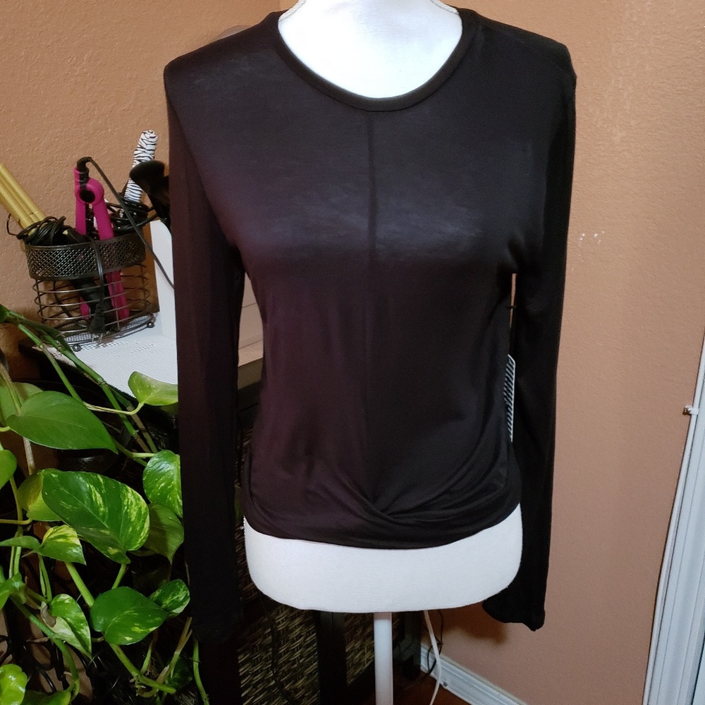 SALE💥1 Large💥Black Front Twist Top Size Large